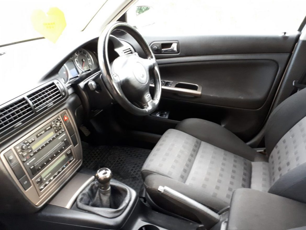 2004 Volkswagen Passat 1.9 TDI PD 130 Sport 4dr Saloon